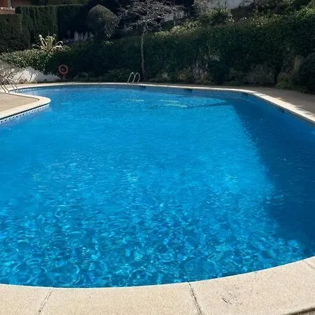 Con Piscina En Apartment Llanca
